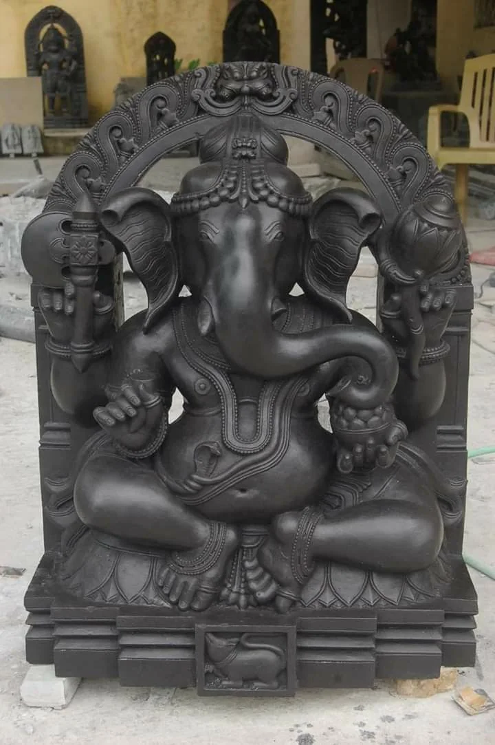 Ganesha with Prabhavali Arch